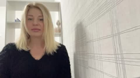 Snapshot of blondie_xoxoxo chatting on 09-26-25, 10:52 blondie_xoxoxo online show from 09-26-25, 10:52