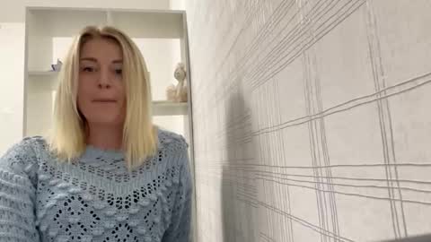 Snapshot of blondie_xoxoxo chatting on 09-28-25, 01:49 blondie_xoxoxo online show from 09-28-25, 01:49