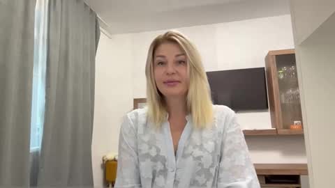 Snapshot of blondie_xoxoxo chatting on 10-01-25, 09:15 blondie_xoxoxo online show from 10-01-25, 09:15
