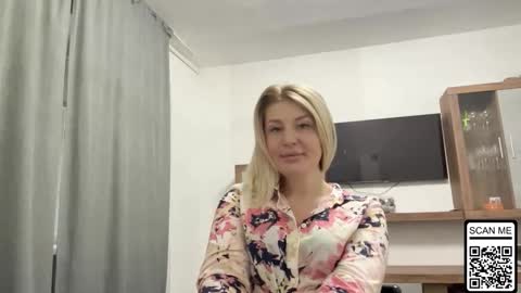Snapshot of blondie_xoxoxo chatting on 10-08-25, 06:11 blondie_xoxoxo online show from 10-08-25, 06:11