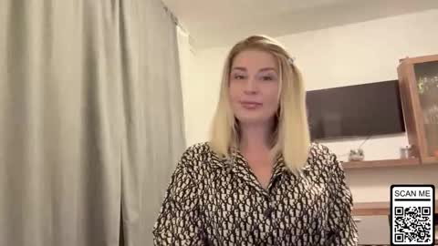Snapshot of blondie_xoxoxo chatting on 10-11-25, 07:56 blondie_xoxoxo online show from 10-11-25, 07:56
