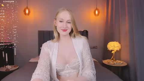 Snapshot of blondiemermaid chatting on 03-06-25, 08:27 Mia online show from 03-06-25, 08:27
