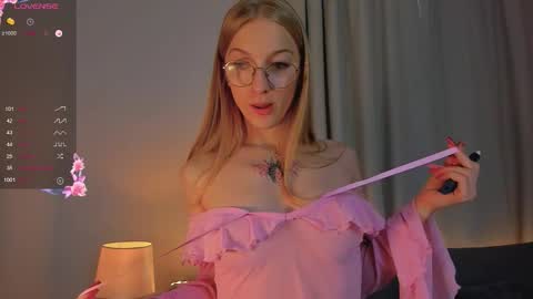 Snapshot of blondiemuse_ chatting on 10-02-25, 02:46 Eva online show from 10-02-25, 02:46