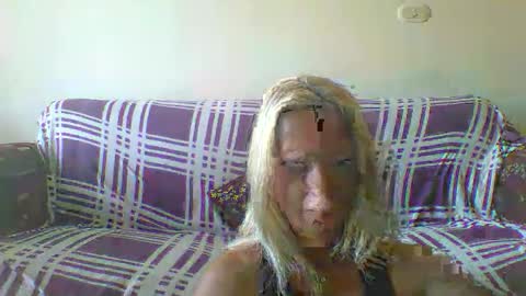 Snapshot of blondiepam23 chatting on 10-19-25, 08:37 BlondiePam online show from 10-19-25, 08:37