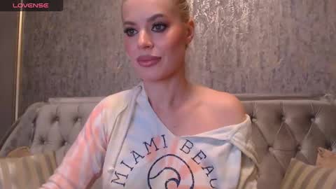 Helen online show from 09-29-25, 01:11