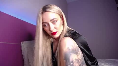 Snapshot of blondirix chatting on 12-12-24, 09:15 Anna online show from 12-12-24, 09:15