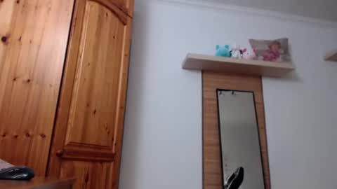 blondyelena online show from 12-19-25, 05:47