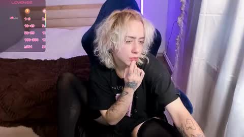 Snapshot of blooming_soul chatting on 11-24-25, 09:25 blooming_soul online show from 11-24-25, 09:25