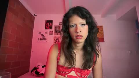 Snapshot of bloomingbella chatting on 11-17-25, 06:19 Bella Bloom ts online show from 11-17-25, 06:19