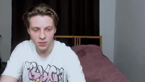 Snapshot of blossomandbee chatting on 11-04-25, 10:20 Sasha and Maria online show from 11-04-25, 10:20