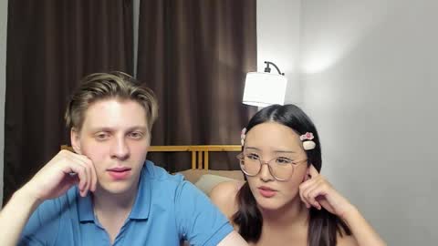 Snapshot of blossomandbee chatting on 03-22-26, 07:39 Sasha and Maria online show from 03-22-26, 07:39