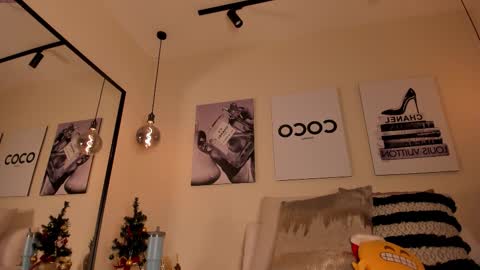 Snapshot of blue_anngel chatting on 12-19-25, 02:40 blue_anngel online show from 12-19-25, 02:40