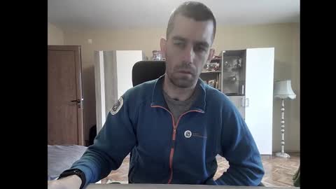 Snapshot of blue_eyed_wolf chatting on 12-09-24, 08:00 Runaway online show from 12-09-24, 08:00