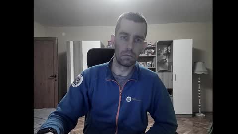 Snapshot of blue_eyed_wolf chatting on 12-09-24, 03:33 Runaway online show from 12-09-24, 03:33