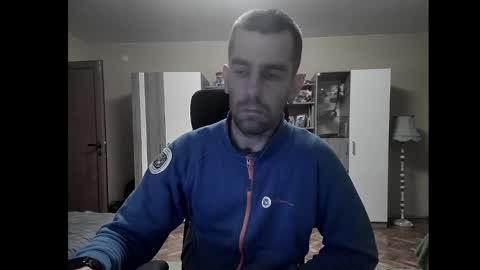 Snapshot of blue_eyed_wolf chatting on 12-11-24, 03:15 Runaway online show from 12-11-24, 03:15