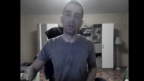 Snapshot of blue_eyed_wolf chatting on 12-14-24, 08:08 Runaway online show from 12-14-24, 08:08