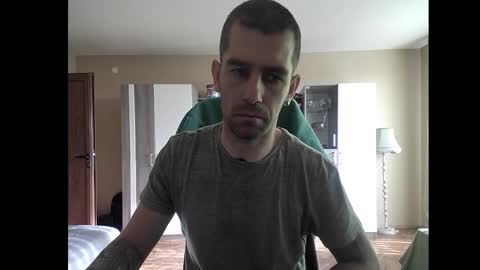 Snapshot of blue_eyed_wolf chatting on 12-17-24, 09:17 Runaway online show from 12-17-24, 09:17