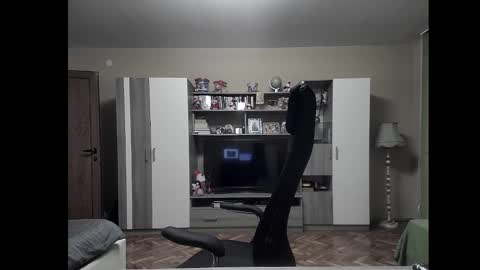 Snapshot of blue_eyed_wolf chatting on 12-29-24, 03:24 Runaway online show from 12-29-24, 03:24