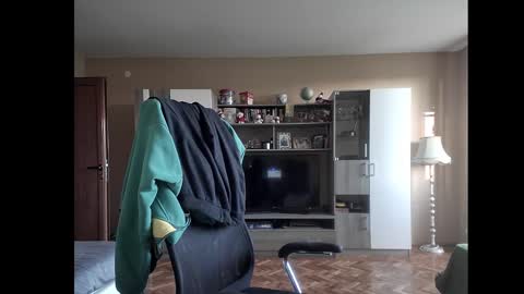 Snapshot of blue_eyed_wolf chatting on 12-31-24, 02:25 Runaway online show from 12-31-24, 02:25