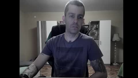 Snapshot of blue_eyed_wolf chatting on 01-05-25, 08:00 Runaway online show from 01-05-25, 08:00