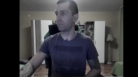 Snapshot of blue_eyed_wolf chatting on 01-06-25, 07:35 Runaway online show from 01-06-25, 07:35