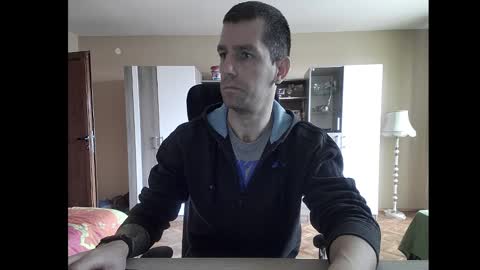 Snapshot of blue_eyed_wolf chatting on 01-15-25, 08:09 Runaway online show from 01-15-25, 08:09