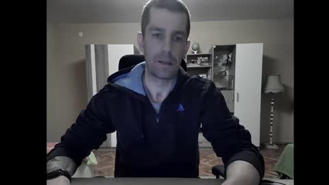 Snapshot of blue_eyed_wolf chatting on 01-16-25, 07:52 Runaway online show from 01-16-25, 07:52