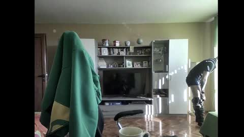 Snapshot of blue_eyed_wolf chatting on 01-20-25, 12:07 Runaway online show from 01-20-25, 12:07