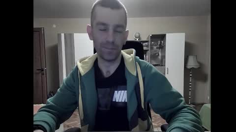 Snapshot of blue_eyed_wolf chatting on 01-22-25, 03:29 Runaway online show from 01-22-25, 03:29