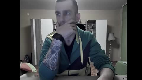 Snapshot of blue_eyed_wolf chatting on 01-22-25, 08:17 Runaway online show from 01-22-25, 08:17