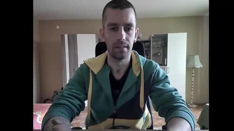 Snapshot of blue_eyed_wolf chatting on 01-24-25, 12:41 Runaway online show from 01-24-25, 12:41