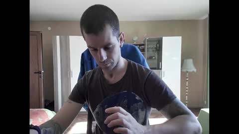 Snapshot of blue_eyed_wolf chatting on 02-13-25, 08:48 Runaway online show from 02-13-25, 08:48