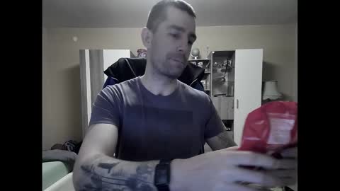 Snapshot of blue_eyed_wolf chatting on 02-26-25, 08:44 Runaway online show from 02-26-25, 08:44