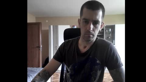 Snapshot of blue_eyed_wolf chatting on 10-19-25, 10:38 Runaway online show from 10-19-25, 10:38