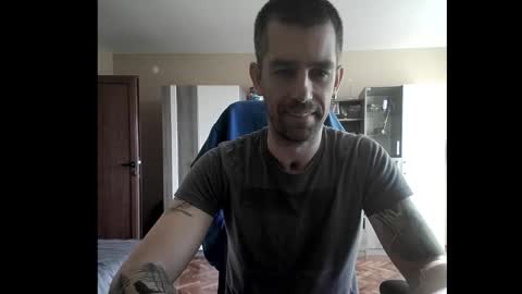 Snapshot of blue_eyed_wolf chatting on 10-23-25, 07:07 Runaway online show from 10-23-25, 07:07