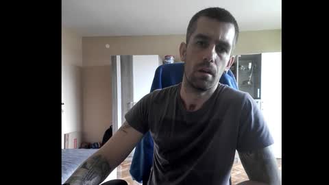 Snapshot of blue_eyed_wolf chatting on 10-24-25, 01:29 Runaway online show from 10-24-25, 01:29