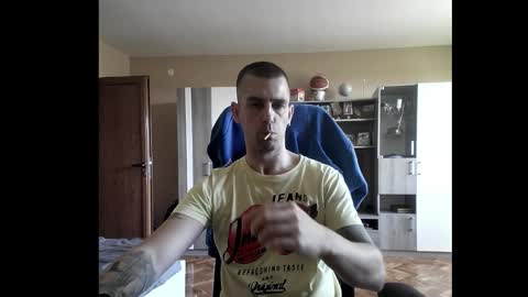 Snapshot of blue_eyed_wolf chatting on 10-31-25, 01:45 Runaway online show from 10-31-25, 01:45