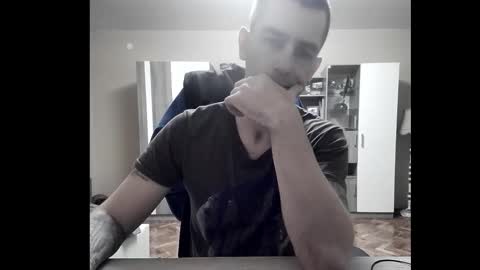 Snapshot of blue_eyed_wolf chatting on 11-08-25, 07:23 Runaway online show from 11-08-25, 07:23