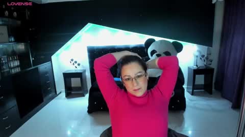 Snapshot of blue_grey_ chatting on 10-28-25, 04:05 Blue online show from 10-28-25, 04:05