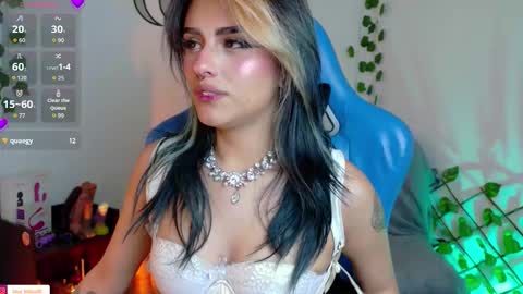 Snapshot of blue_kittenn chatting on 09-13-25, 06:35 blue_kittenn online show from 09-13-25, 06:35
