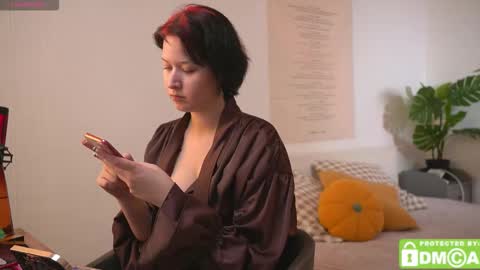 Snapshot of bluebeell chatting on 11-18-25, 09:41 bluebeell online show from 11-18-25, 09:41