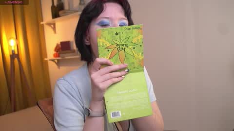 Snapshot of bluebeell chatting on 11-27-25, 09:28 bluebeell online show from 11-27-25, 09:28