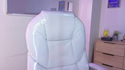 Snapshot of bluee_hazell chatting on 04-10-26, 12:10 online show from 04-10-26, 12:10