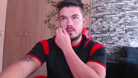 Snapshot of blueeyeboy0 chatting on 10-17-25, 09:34 blueeyeboy0 online show from 10-17-25, 09:34