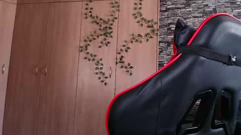 Snapshot of blueeyeboy0 chatting on 10-20-25, 08:04 blueeyeboy0 online show from 10-20-25, 08:04