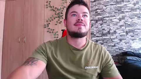 Snapshot of blueeyeboy0 chatting on 10-28-25, 08:18 blueeyeboy0 online show from 10-28-25, 08:18