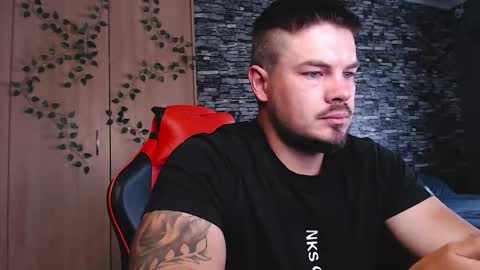 Snapshot of blueeyeboy0 chatting on 11-10-25, 11:53 blueeyeboy0 online show from 11-10-25, 11:53