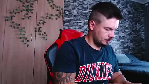 Snapshot of blueeyeboy0 chatting on 11-11-25, 07:52 blueeyeboy0 online show from 11-11-25, 07:52