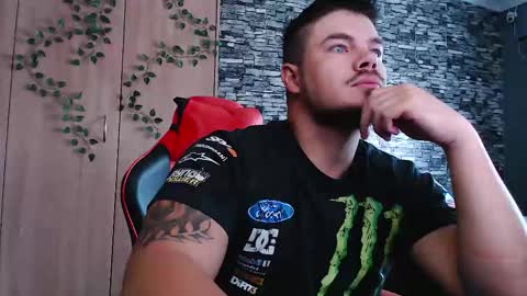 Snapshot of blueeyeboy0 chatting on 11-17-25, 06:41 blueeyeboy0 online show from 11-17-25, 06:41