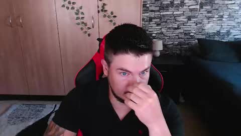 Snapshot of blueeyeboy0 chatting on 11-19-25, 07:08 blueeyeboy0 online show from 11-19-25, 07:08